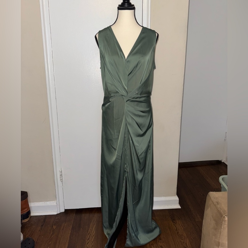 Elegant Green Sleeveless Dress